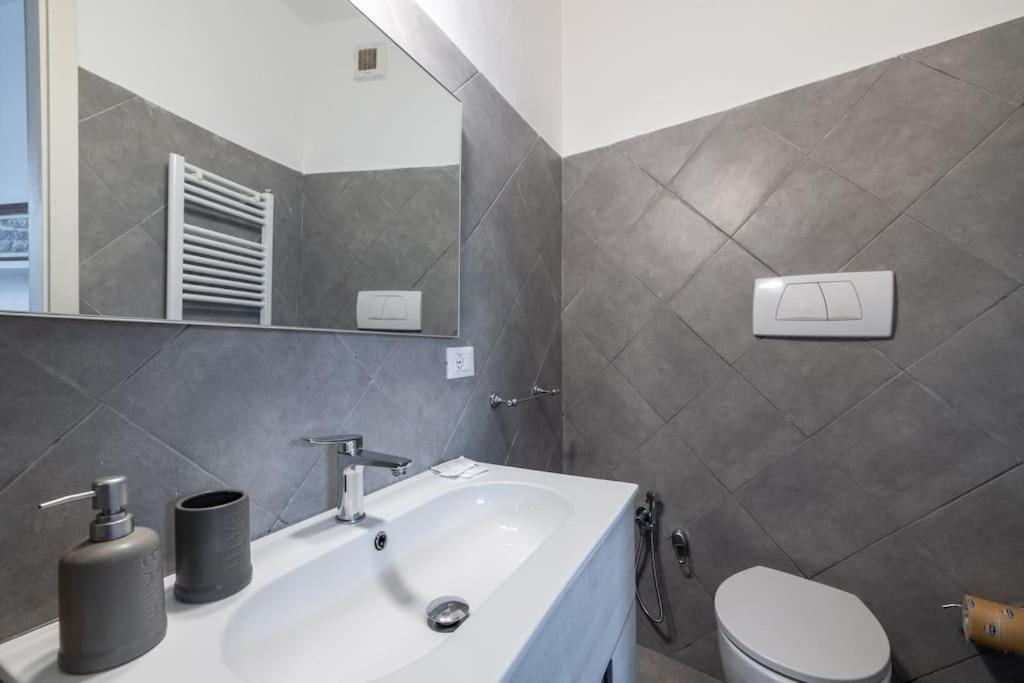 רומא Colosseum Charming Apartment מראה חיצוני תמונה