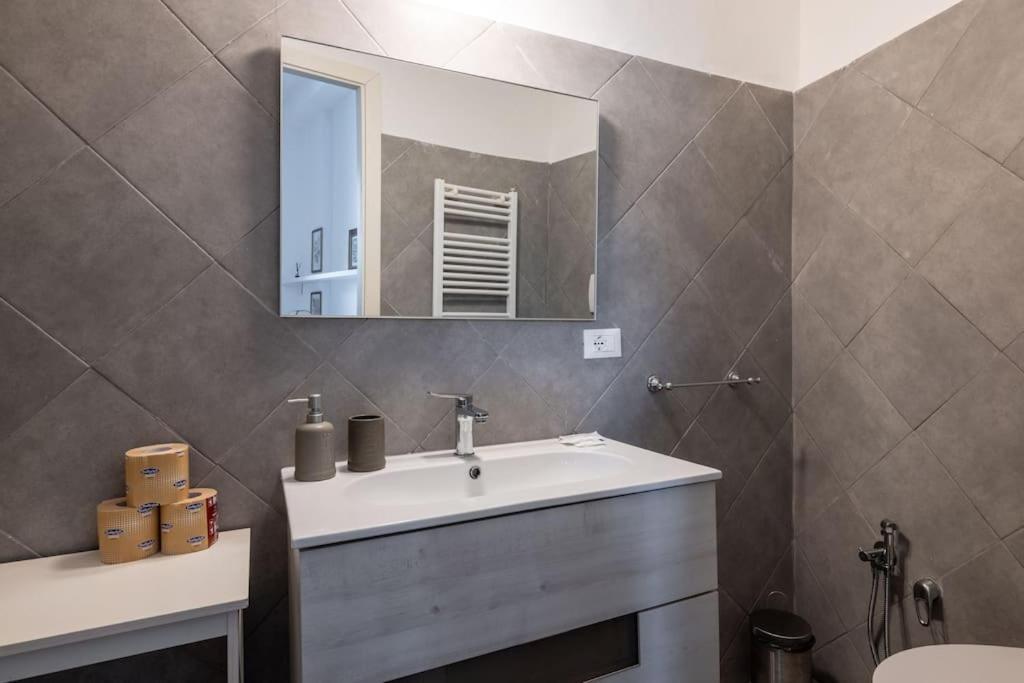 רומא Colosseum Charming Apartment מראה חיצוני תמונה