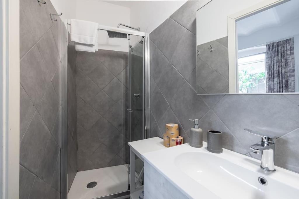 רומא Colosseum Charming Apartment מראה חיצוני תמונה