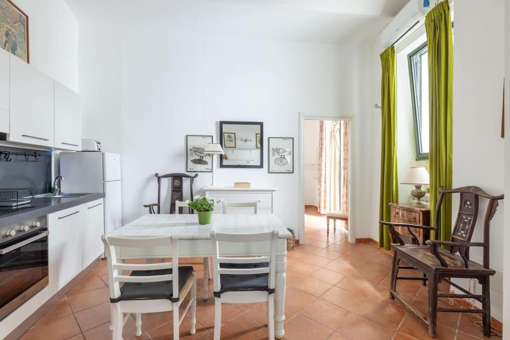 רומא Colosseum Charming Apartment מראה חיצוני תמונה