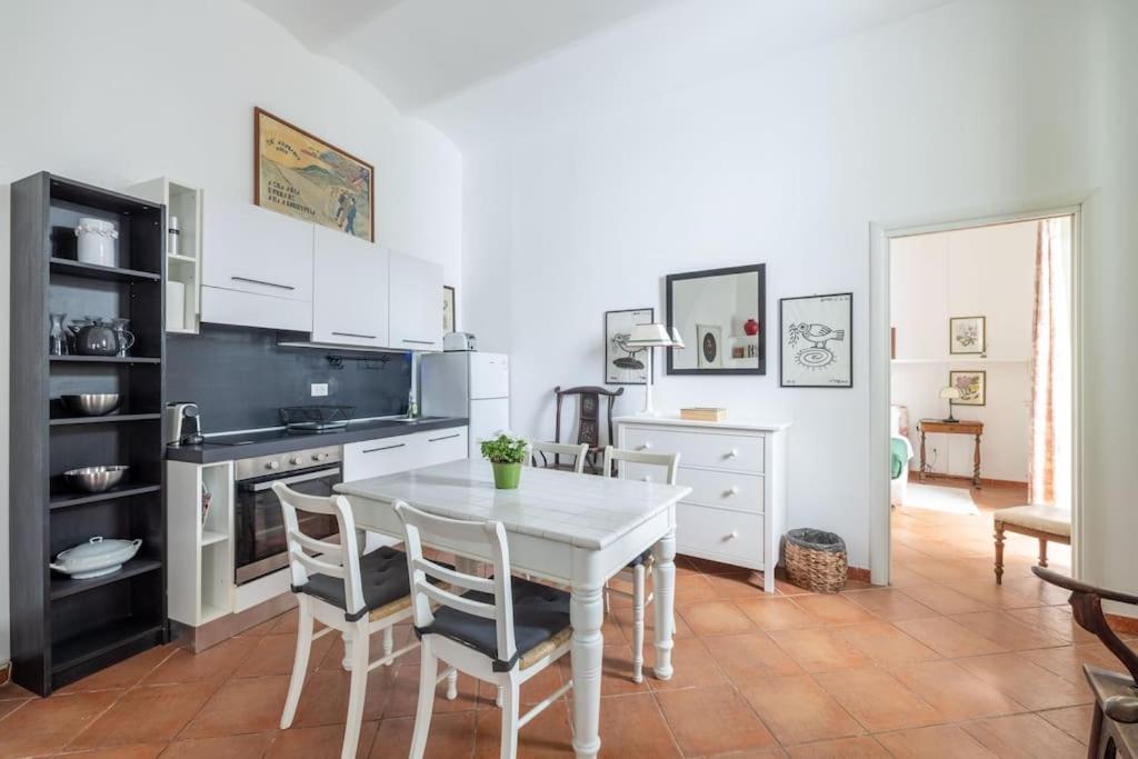 רומא Colosseum Charming Apartment מראה חיצוני תמונה